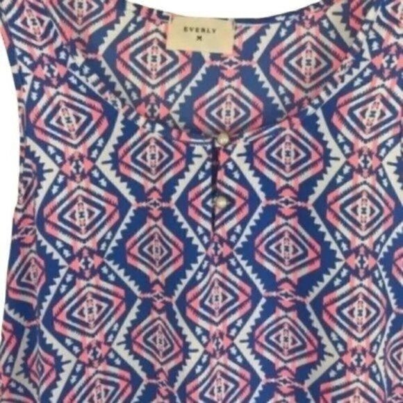 EVERLY Sleeveless Geometric Aztec Blouse Size Medium - Picture 4 of 8